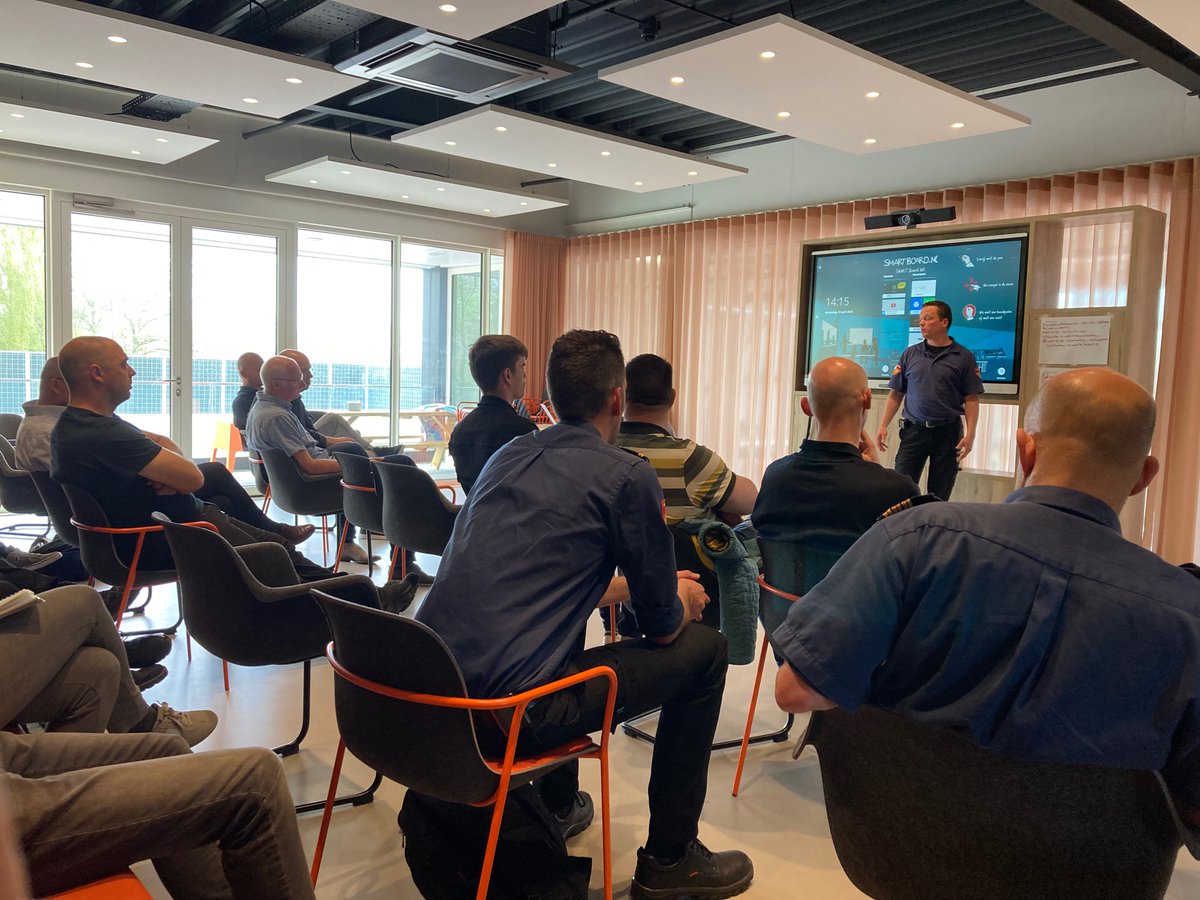 Binnen onze afdeling brandweerzorg vloeien de bureaus ondersteuning &amp; uitvoering en vakbekwaamheid samen. Belangrijk om met elkaar het gesprek aan te gaan welke kansen en uitdagingen er zijn.