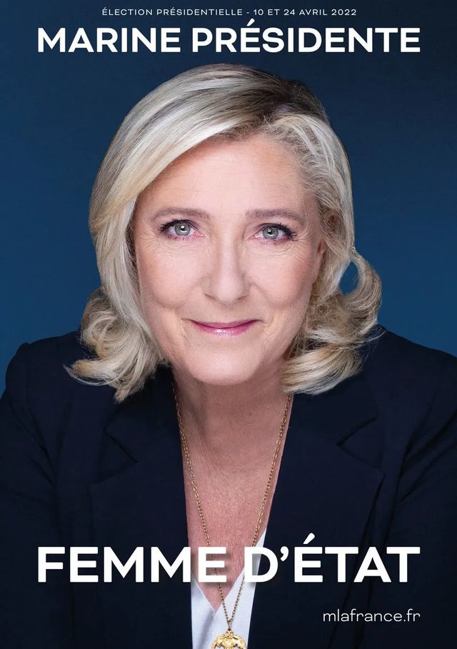 CloreyMy's tweet photo. #Décryptage affiche #présidentielle

Marine veut percer l’affiche. Son tailleur et son affiche de couleur bleu marine mettent en avant sa personnalité. Elle a supprimé son nom de famille pour laisser place à son nouveau titre, elle l’espère !

#communicationpolitique #affiches https://t.co/byzIZ4nX8v