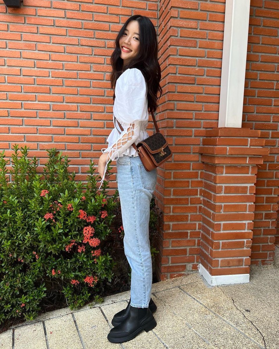jnme0818's tweet photo. วันที่อากาศร้อนกลายเป็นวันที่อากาศดี
เพราะรูปสาวน้อยคนนี้ล่ะฮะ :)

#juneiperb0i🤍 https://t.co/8cFRZQNNMw