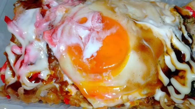 お花見の出店でゲットしてきた広島焼き(๑'ڡ`๑)今晩の夜食にします♪ 