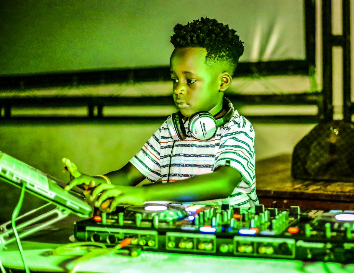 djswaiofficial's tweet photo. A night at Mbarara High School 🏫.Thank you for the vybe.. It was really fun playing for the Chaapa boys 🔥🔥 https://t.co/zIMwwaZ2C6
