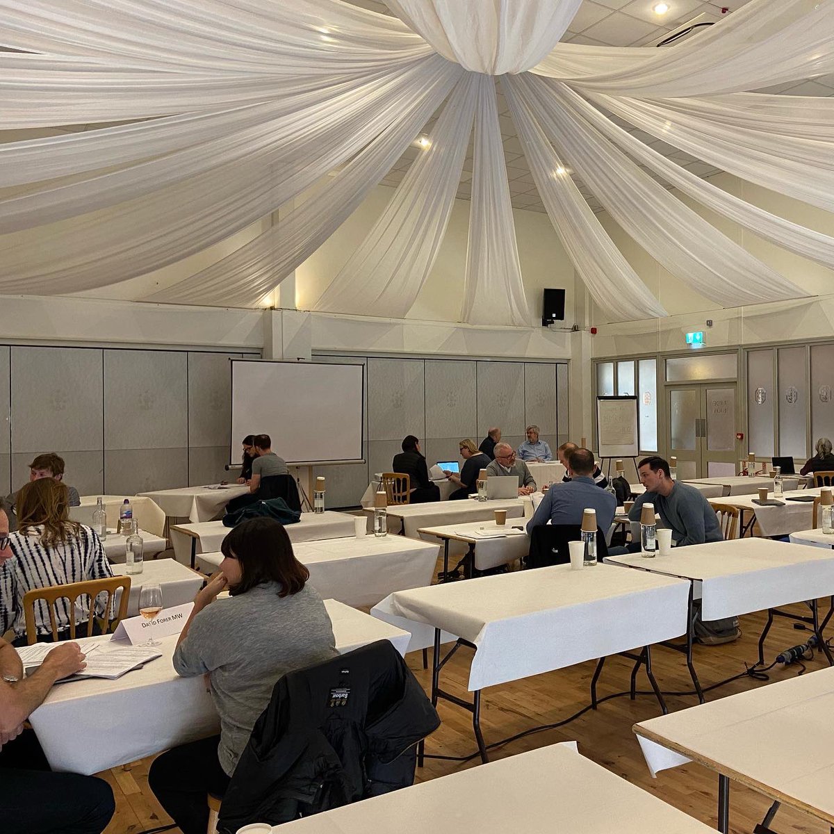 mastersofwine's tweet photo. Weโve been busy here at the UK seminar in Surrey - a productive week for MW students so far with workshops, tastings and feedback sessions ๐ @denbiesvineyard #mastersofwine #mwstudyprogramme https://t.co/RRUb75UGRu