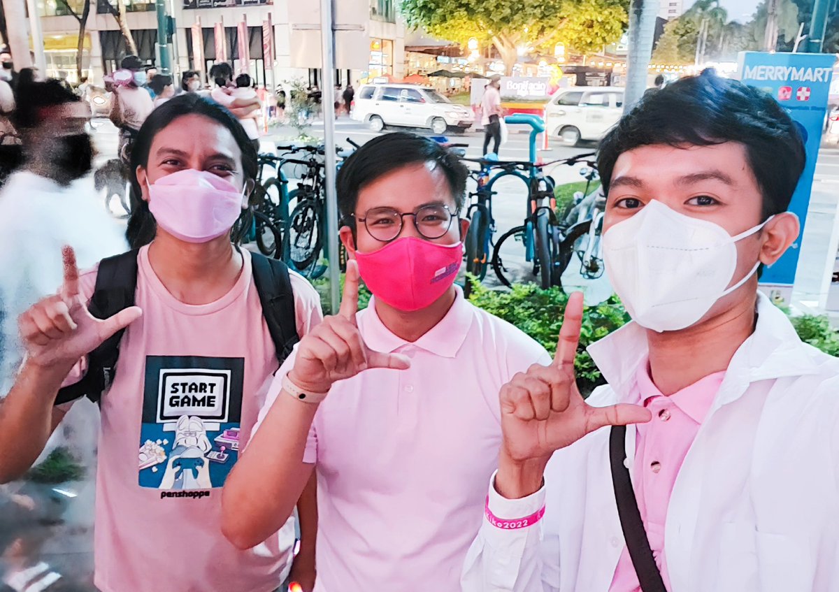 matteyowwwwww's tweet photo. My 2nd Walk for Leni in BGC! โค
Finally, nagkita na rin sa wakas. It was nice seeing you po Kuya @dumidyeypee, and also to @therandomran! โบ
#WalkForLeni
#BGCIsPink
#AngatBuhayLahat
#10RobredoPresident
#KulayRosasAngBukas https://t.co/IlE1xf1tzn