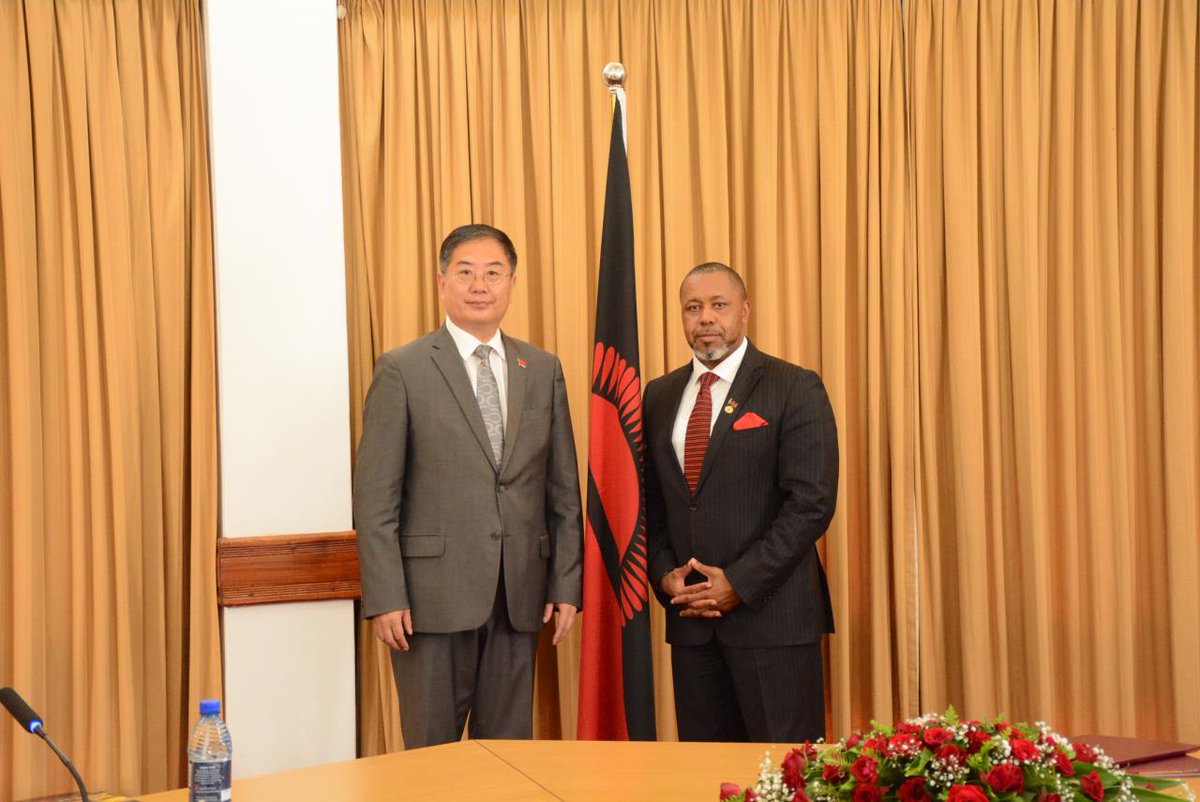 LiuHongyang4's tweet photo. During the past week, I also bid farewell to HRH Dr. Saulos Chilima, Vice President of the Republic of Malawi. We agreed to further deepen our bilateral cooperation and friendship. https://t.co/GA7oBRRbjQ
