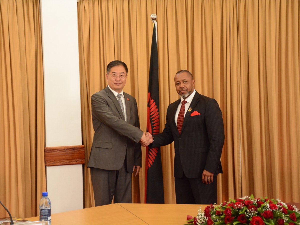 LiuHongyang4's tweet photo. During the past week, I also bid farewell to HRH Dr. Saulos Chilima, Vice President of the Republic of Malawi. We agreed to further deepen our bilateral cooperation and friendship. https://t.co/GA7oBRRbjQ