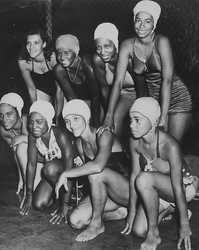 AmerikaInBlack's tweet photo. Young girls take a swim at Druid Hill Park, Baltimore (1949) https://t.co/eSAYsqXWGI