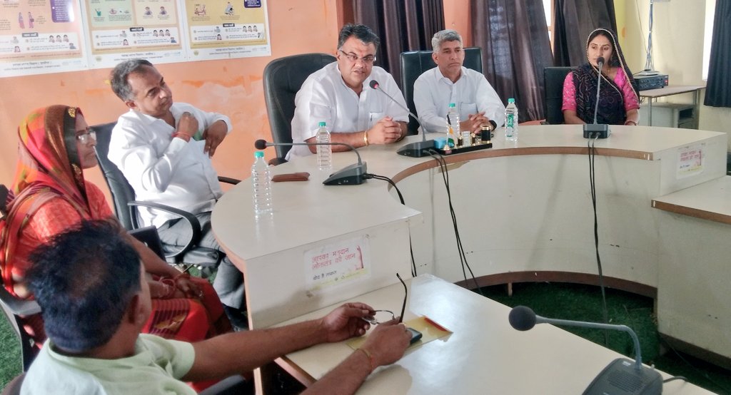 #रेवदर उपखंड कार्यालय परिसर में विधायक मद से 10.69 लाख की लागत से निर्मित सभा भवन का उद्घाटन सांसद श्री <a href="/devjimpatel/">Devji Patel</a> जी, के मुख्य आतिथ्य एवं जिला प्रमुख अर्जुन पुरोहित, प्रधान राधिका देवासी, रेवदर सरपंच अजबाराम चौधरी के विशिष्ट आतिथ्य में किया गया।
#Reodar <a href="/BJP4Rajasthan/">BJP Rajasthan</a>