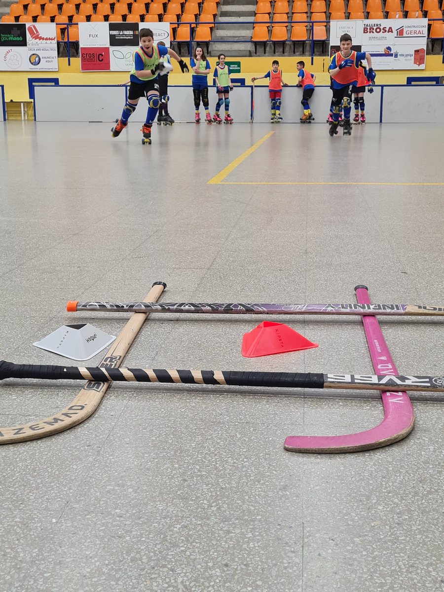 hoqueiolot's tweet photo. [𝐇𝐎𝐐𝐔𝐄𝐈 𝐁𝐀𝐒𝐄]

Hem acabat tres dies de tecnificació esportiva🏑

Seguim treballant la base! 

#HoqueiVolcànic #nari https://t.co/DcoiX6udQU