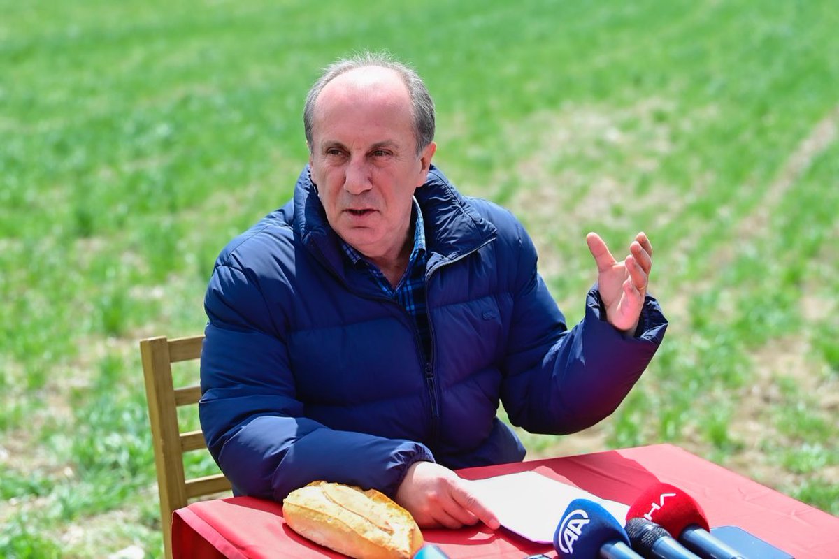 MemleketKocaeli's tweet photo. Çözüm tarlada, serada merada!
Genel Başkanımız Muharrem İnce Ankara Malıköy'de buğday tarlasında basın toplantısı düzenledi.
@MemleketimParti @vekilince @muraterinc #Memleket #Kocaeli #MemleketKocaeli #MemleketPartisi https://t.co/zu8LMpc7uC