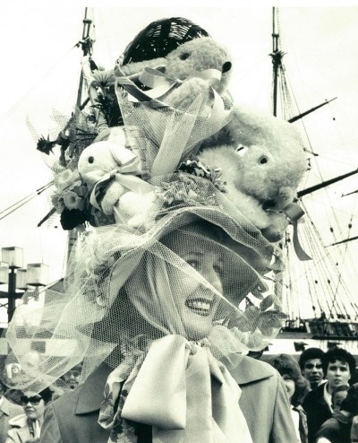AtelierMilliner's tweet photo. While we're in the mood for bonnets, this one is a corker! Will you be making an Easter Bonnet this year?
#vinspired #vinspiration #easterbonnet https://t.co/gTRDGToT9w