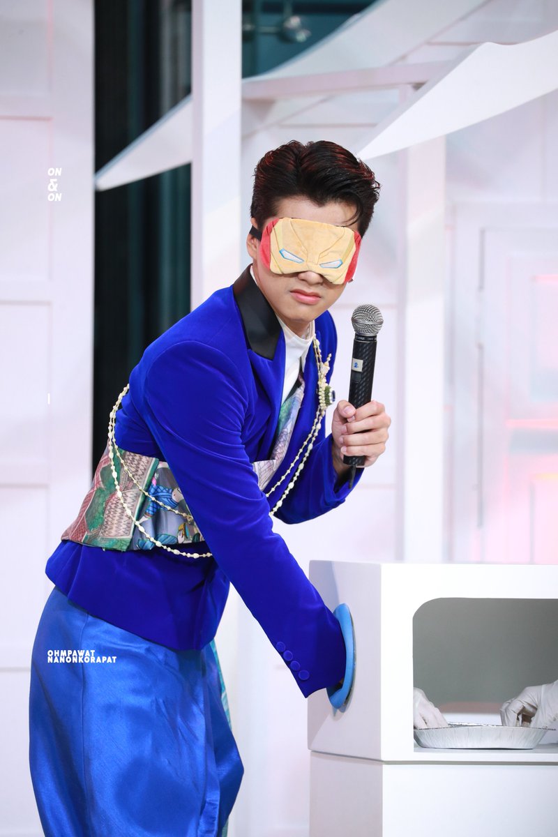 OnAndOn_ON's tweet photo. 130422 #FANTASTICFUNOFSONGKRANDAY
#SongkranKingPowerRangnam2022 #ohmpawat

ไอรอนโอมเขาเก่งนะคะ ตอบถูกหมดเลย 😊 https://t.co/nRbboRig6g