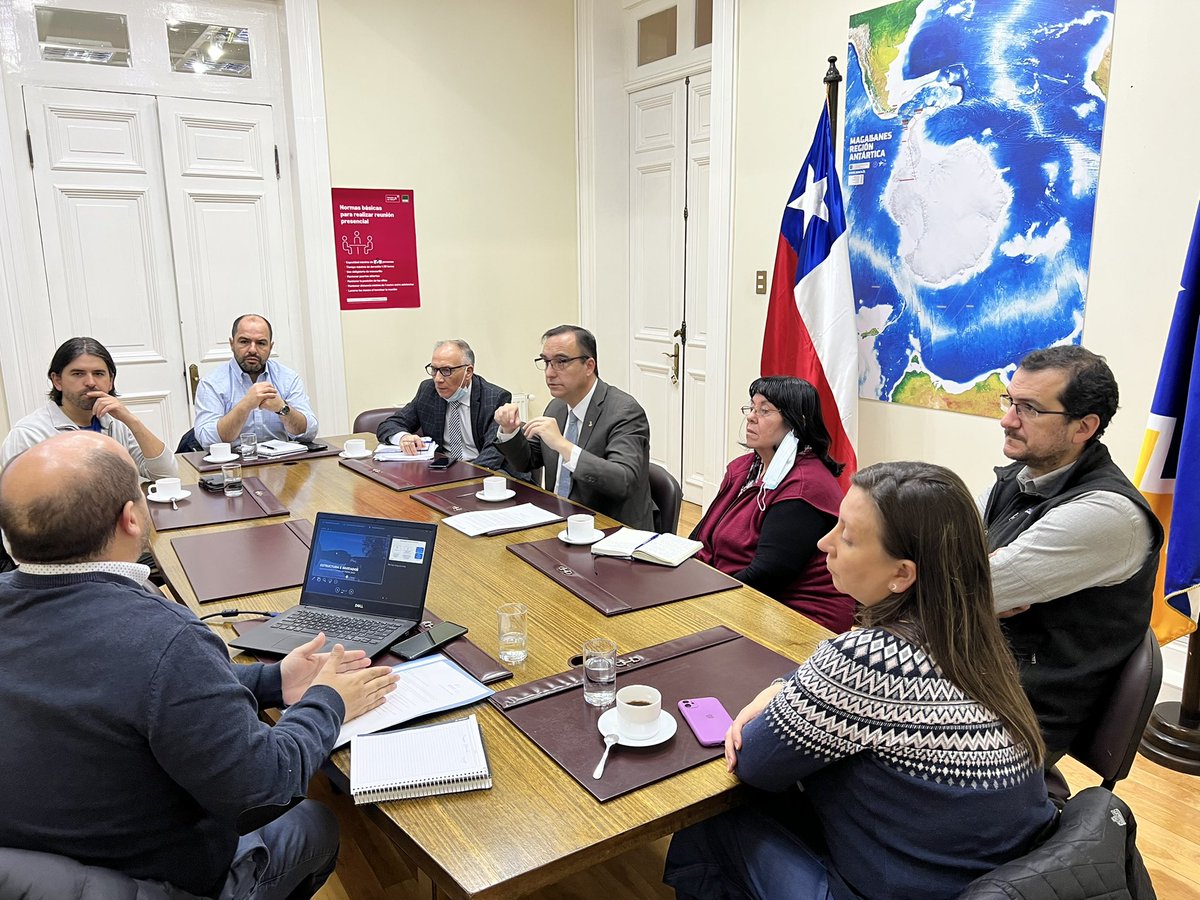 HYST_Paine's tweet photo. Directorio de @HYST_Paine nueva reunión de trabajo con el Gobernador de #Magallanes , @JorgeFlies , para avanzar en temas que permitan la reactivación del #turismo en la Región. https://t.co/QU1Cdap4zb