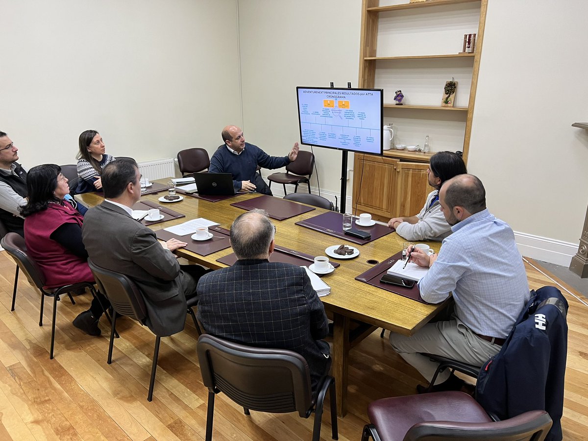 HYST_Paine's tweet photo. Directorio de @HYST_Paine nueva reunión de trabajo con el Gobernador de #Magallanes , @JorgeFlies , para avanzar en temas que permitan la reactivación del #turismo en la Región. https://t.co/QU1Cdap4zb