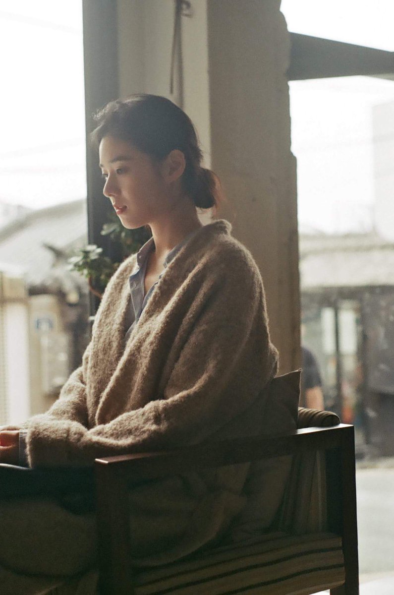 정은채 필모 중에 추천 하는 영화 : 더 테이블 '경진' 정유미, 한예리, 정수정까지 다 나오지만 옴니버스라 만날 수 없다는 게 최고의 한인 영화Translat...