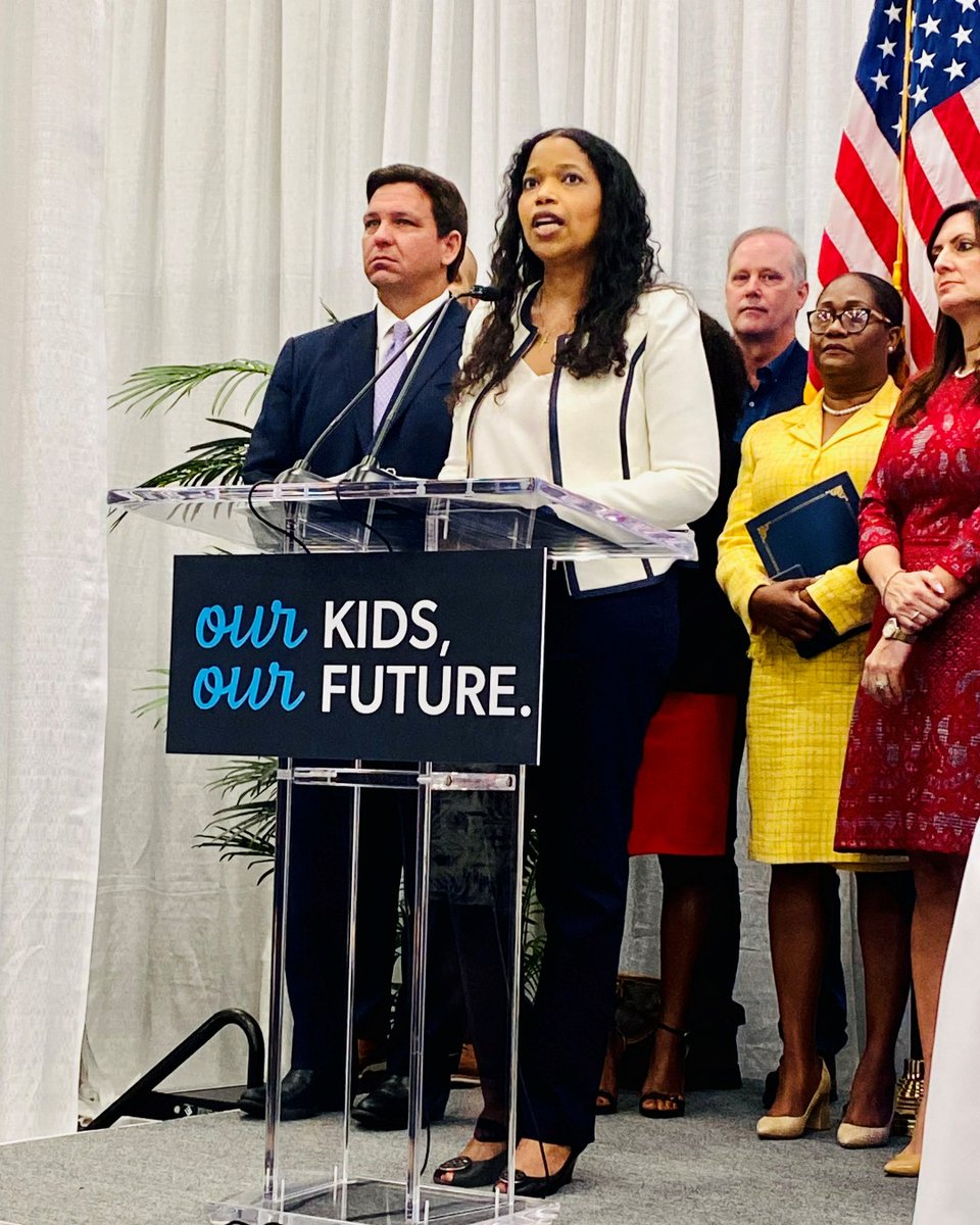 MyFLFamilies's tweet photo. Yesterday, @FLDCFSecretary joined @GovRonDeSantis as he signed Senate Bill 7034 into law that will increase supports for foster parents and former foster youth.

Read more >> https://t.co/Zwg5RTxGt6 https://t.co/ndk1YKYYpt