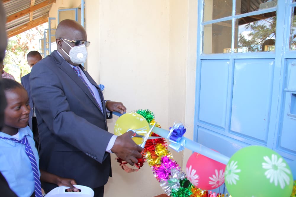 EduMinKenya's tweet photo. EDUCATION Cabinet Secretary Prof. George Magoha has today commissioned CBC classroom at St. Augustine Gikindu Secondary School in Murang'a County.
#EducationReforms
#CBCInfrastructure. https://t.co/gA7mkz04gu