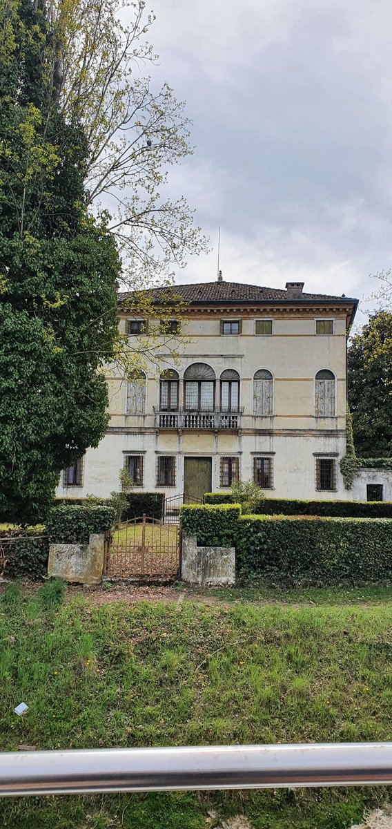 EricaMingotto's tweet photo. Eccole le #VilleVenete della #RivieradelBrenta! Progetto #VilleggiaturaSostenibile di Trinity House Dgr Ripartiamo 866/2020 @RegioneVeneto a cui anche @ilCISET ha partecipato. https://t.co/5OtvM6eqJx