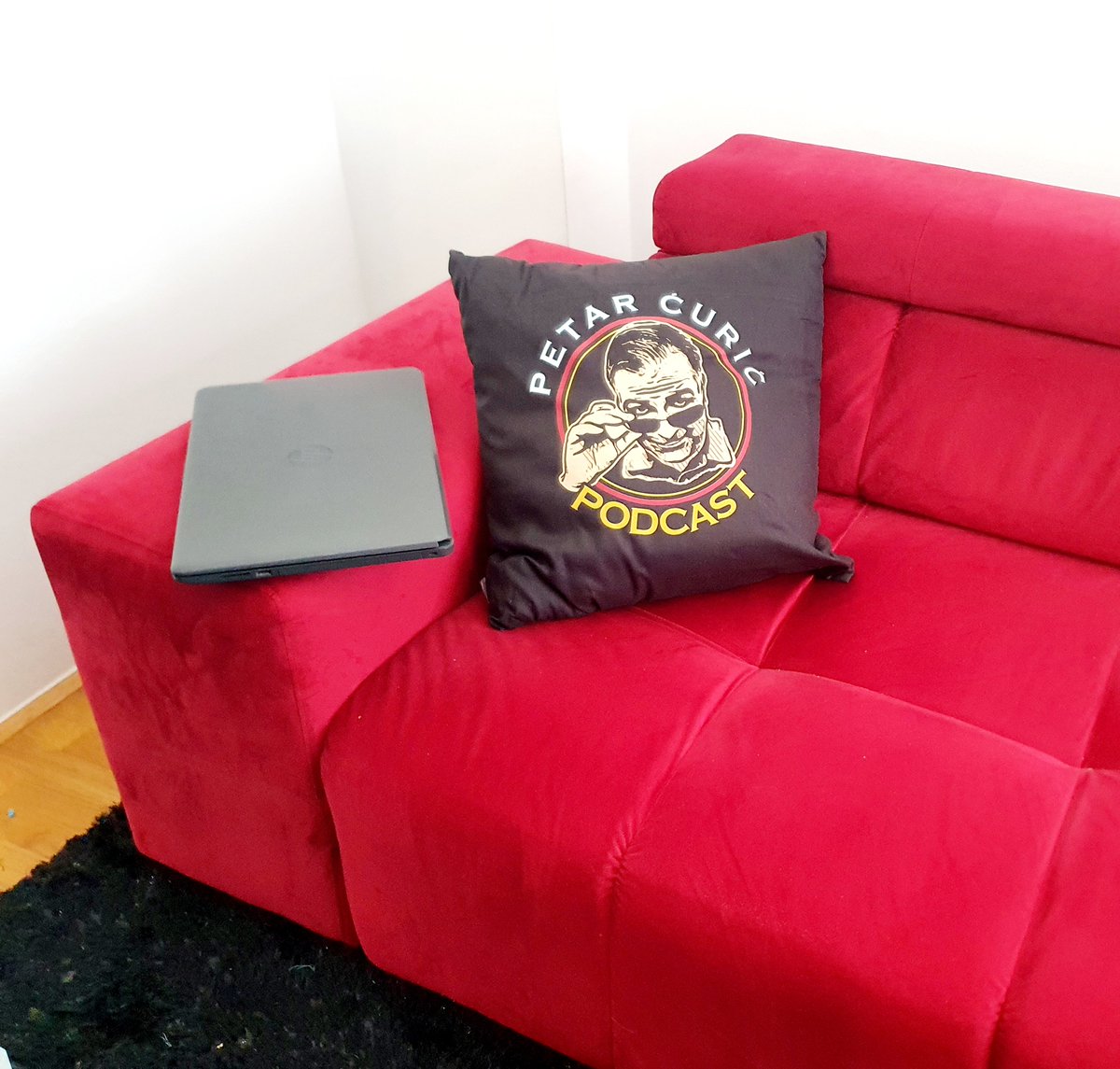 petarcuricHR's tweet photo. Nemoj zaspati! Uskoro objavljujemo 3. epizodu #petarćurićpodcast koja će biti najbolja do sada! Podrži nas tako da KLIKNEŠ NA LINK: https://t.co/UNX5pZhvHn i besplatno se prijaviš. Slijedi nagradna igra čim dosegnemo magični broj od 100 prijavljenih 😉 #watchthisspace 💪🥂👇👇👇 https://t.co/DpeOYjQrLj