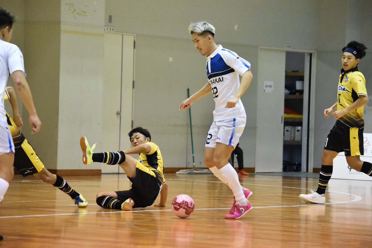 gaku_futsal's tweet photo. 【拡散希望】
リツイートしてくれた方はフォローさせていただきます！

スポーツ観戦好きの方に是非フットサルに興味を持って欲しい！
フットサル特有の近い距離で現地観戦して魅力を知ってほしい！

福岡県、北九州から盛り上げていく！
アビスパ、ギラヴァンツファンの皆さんフットサルもどうです？ https://t.co/B6ATrqYkIe