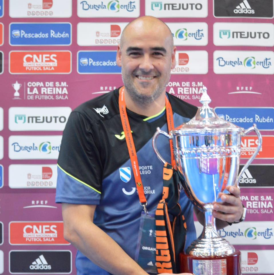 🟠Hoy nos despedimos de <a href="/PazFabal/">Fran Paz Fabal</a>, nuestro gran entrenador de porteras de los últimos 5 años. 

Te deseamos muchísima suerte y ya sabes que siempre serás bienvenido en la familia laranxa 🧡. 

Gracias por tu dedicación y por todo este tiempo. 🙏

#burelafs #futsal #futsalfem