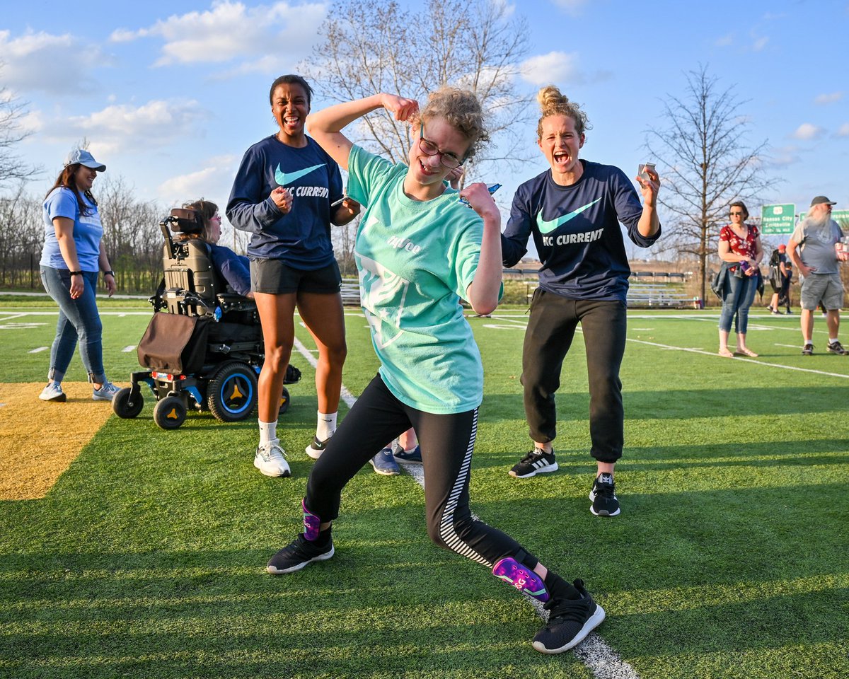 thekccurrent's tweet photo. 💪 Our Soccer Community 💪

Yesterday, @eball_er and @khamilton17 stopped by a @KansasCityYMCA Challenger soccer practice! https://t.co/waHsYqEJre