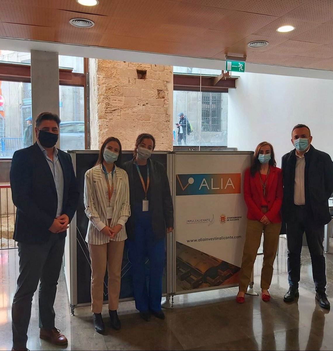 OPPORTUNITY_ALC's tweet photo. 1ª #reunión con @aliainvestment. La #colaboración público-privada más necesaria que nunca. 
#Gracias al #equipo de #ALIA, desde @OPPORTUNITY_ALC nos sentimos honrados por poder participar de este importantísimo proyecto del @alicanteayto 
#Alicante #ALIAinvestInAlicante https://t.co/pWQjAuNhtr