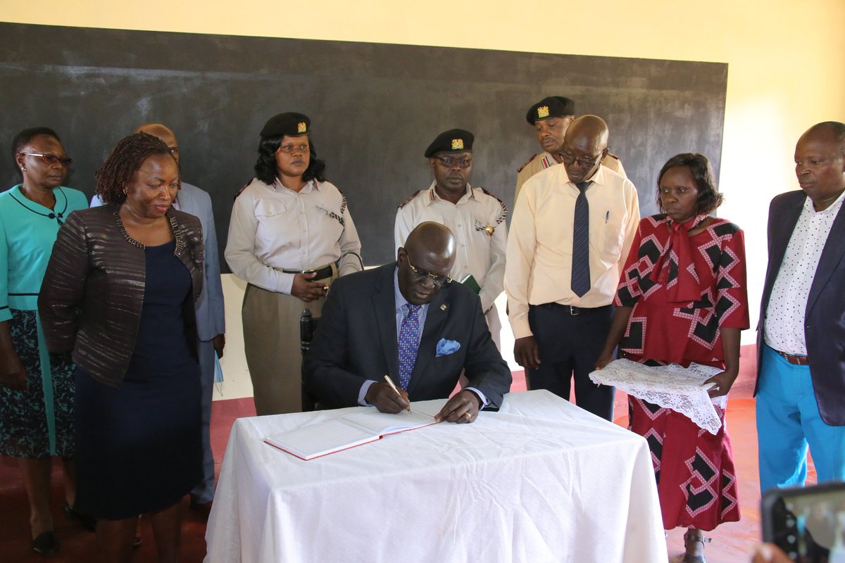 EduMinKenya's tweet photo. Cabinet Secretary Prof. George Magoha has commissioned CBC classroom at Muchungucha Secondary School in Murang'a county. CS says Countrywide the construction is at 92percent.
#CBCInfrastructure
#EducationReforms https://t.co/EnHvW2gxXT