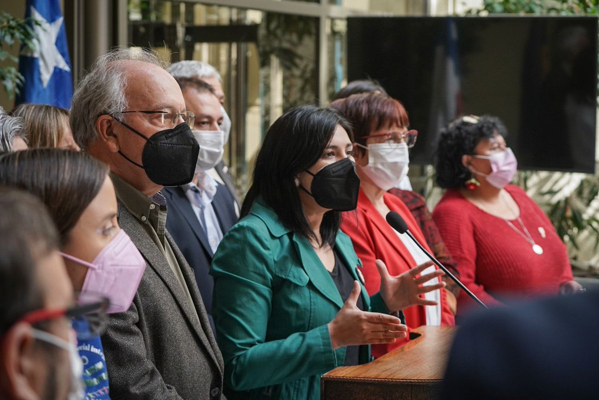 Todo mi apoyo a nuestra jefa de bancada <a href="/KarolCariola/">Karol Cariola Oliva</a> con quien nos jugamos por un retiro orientado a quienes tienen deudas apremiantes, entre ellas exigir el cumplimiento de deudas de pensión alimenticia, lo que se complementa con #ChileAyuda, con marcado enfoque de género