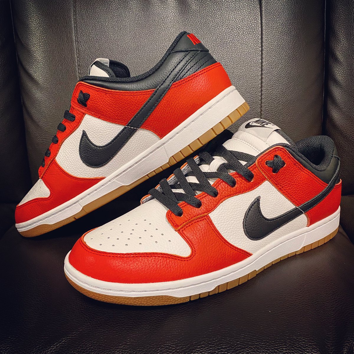 hanachu25's tweet photo. NIKE DUNK LOW BY YOU CHICAGO風。黒いシューレースが在庫切れなのか選べなかったので、わざわざ別に買いました。アウトソール赤が選べたら完璧なのに。
#nike #dunklow #dunk #nikedunk #dunklowbyyou #dunkbyyou #nikebyyou #chicagodunk https://t.co/ghgOyz7L3R