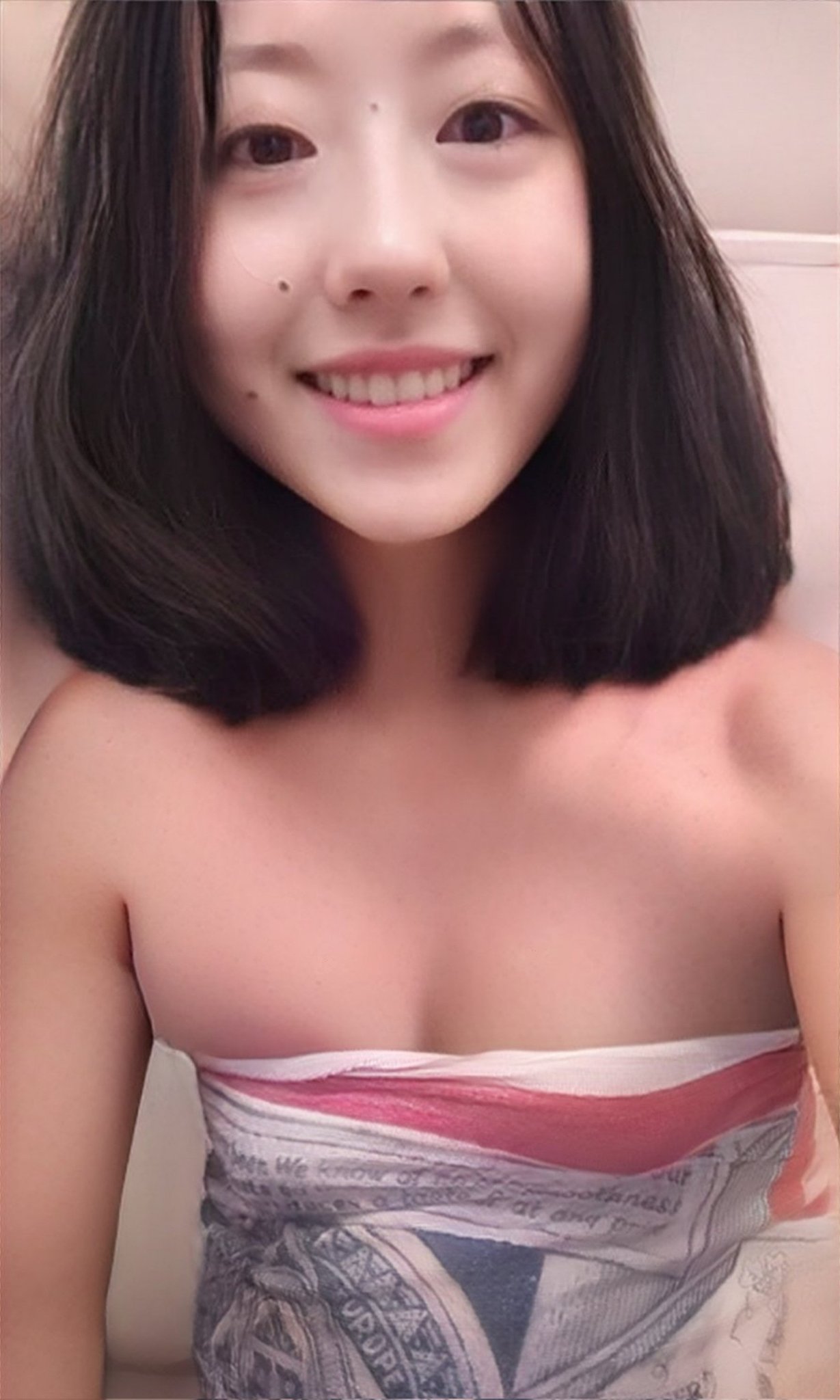 貧乳 谷間 