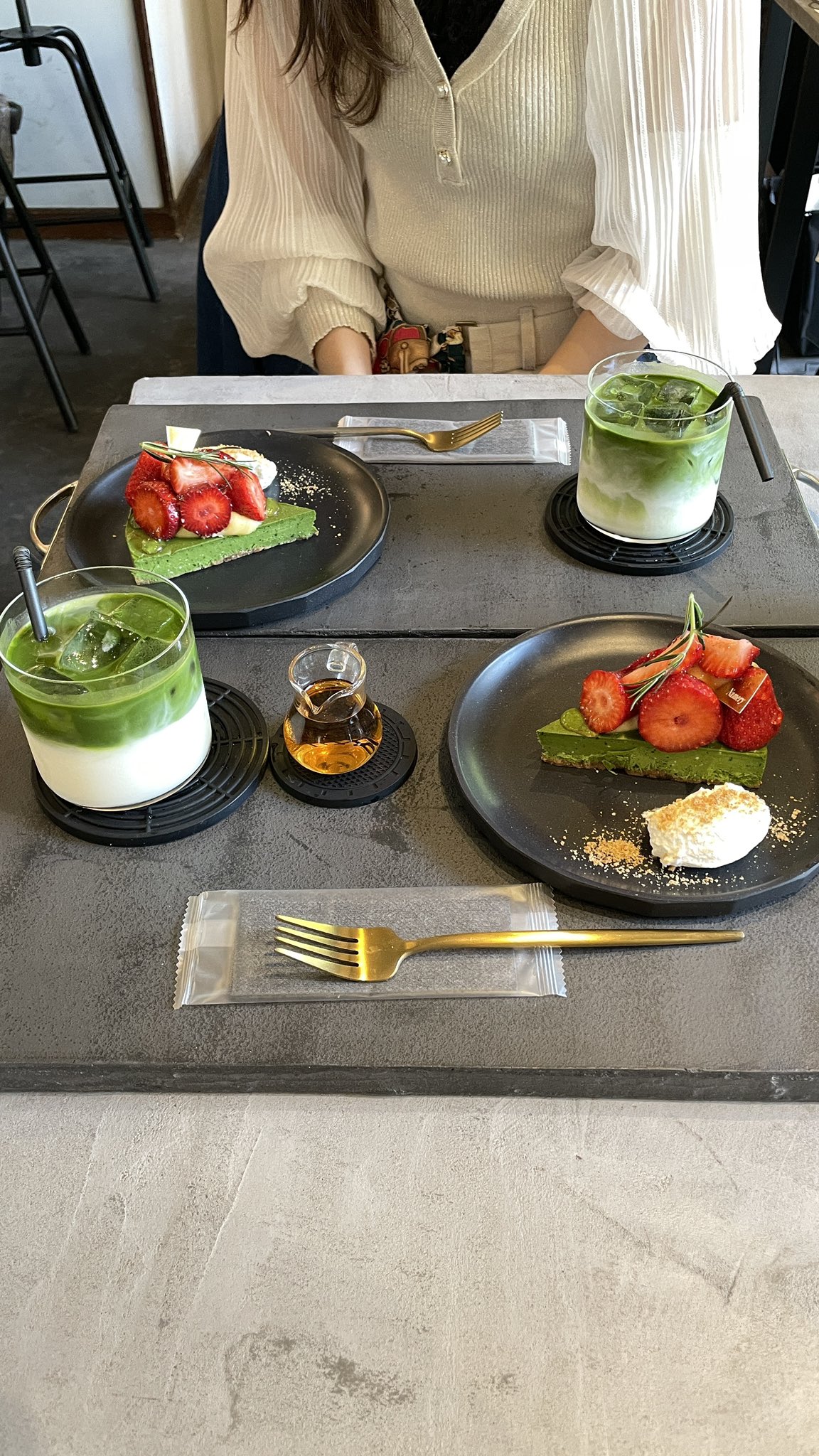 りょうくんグルメ めちゃくちゃ美味しいチーズケーキのお店紹介します 日比谷公園にあるnamery Roasted お洒落カフェで楽しむ高級チーズケーキが美味しすぎる 本格的な抹茶味であまおうが乗った絶品チーズケーキはクオリティの高さに感動するほど