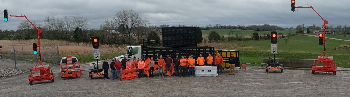 TMAtrucks's tweet image. It's #GoOrangeDay! 🔶🔶🔶 Crews wear #Orange4Safety. Do you? Make sure to tag us in photos of you dressed in orange today and remember: Work zones are a sign to S L O W down. #NationalWorkZoneAwarenessWeek #WorkZoneSafety