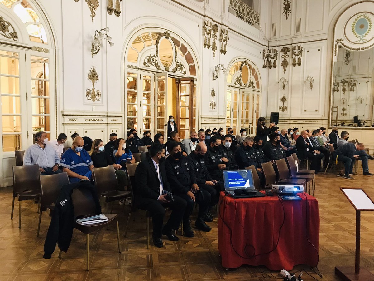 Presentan hoy el Estudio de Puntos Críticos de Siniestralidad Vial de la <a href="/prensapolsal/">Policía de Salta</a> en #Salta y desde #SalvemosVidas estamos presentes.
Sistematizar información y datos es fundamental para comprender el fenómeno de la inseguridad vial y generar políticas públicas eficientes.