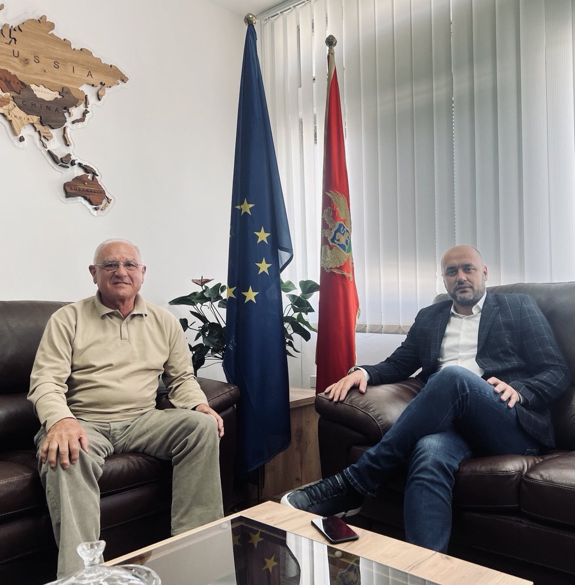 Upravu za saradnju sa dijasporom-iseljenicima posjetio je predsjednik Istraživačkog centra „Montenegrin“ iz Republike Sjeverne Makedonije Miroljub Orlandić, koji je sa v.d. direktorom Uprave Seidom Hadžićem razgovarao o aktivnostima u dijelu jačanja saradnje sa matičnom državom.