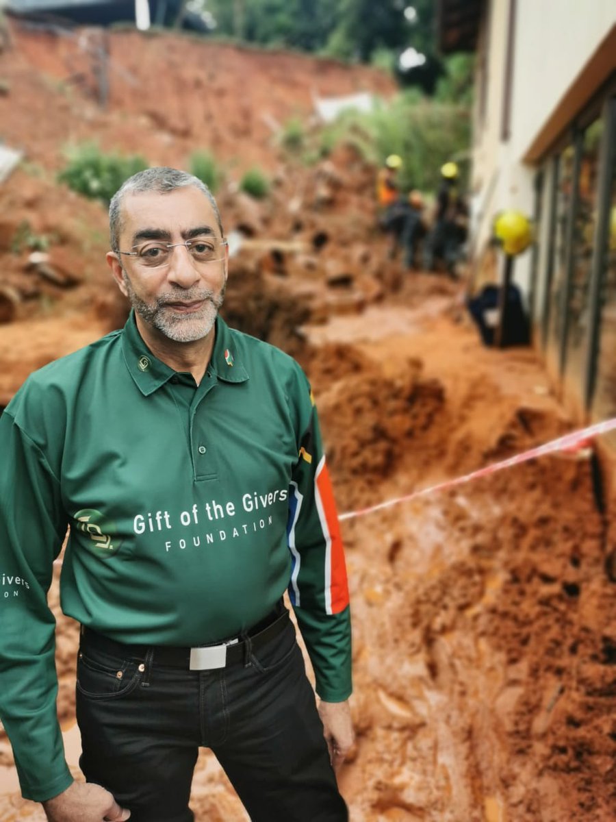 GiftoftheGivers's tweet image. We are urgently looking for a TLB to excavate a deceased individual who passed on in Durban North when the wall of the house collapsed. Search and rescue teams have been battling since Monday night to retrieve the body. 

Kindly contact us if you can assist.

☎️Call: 0800 786 911