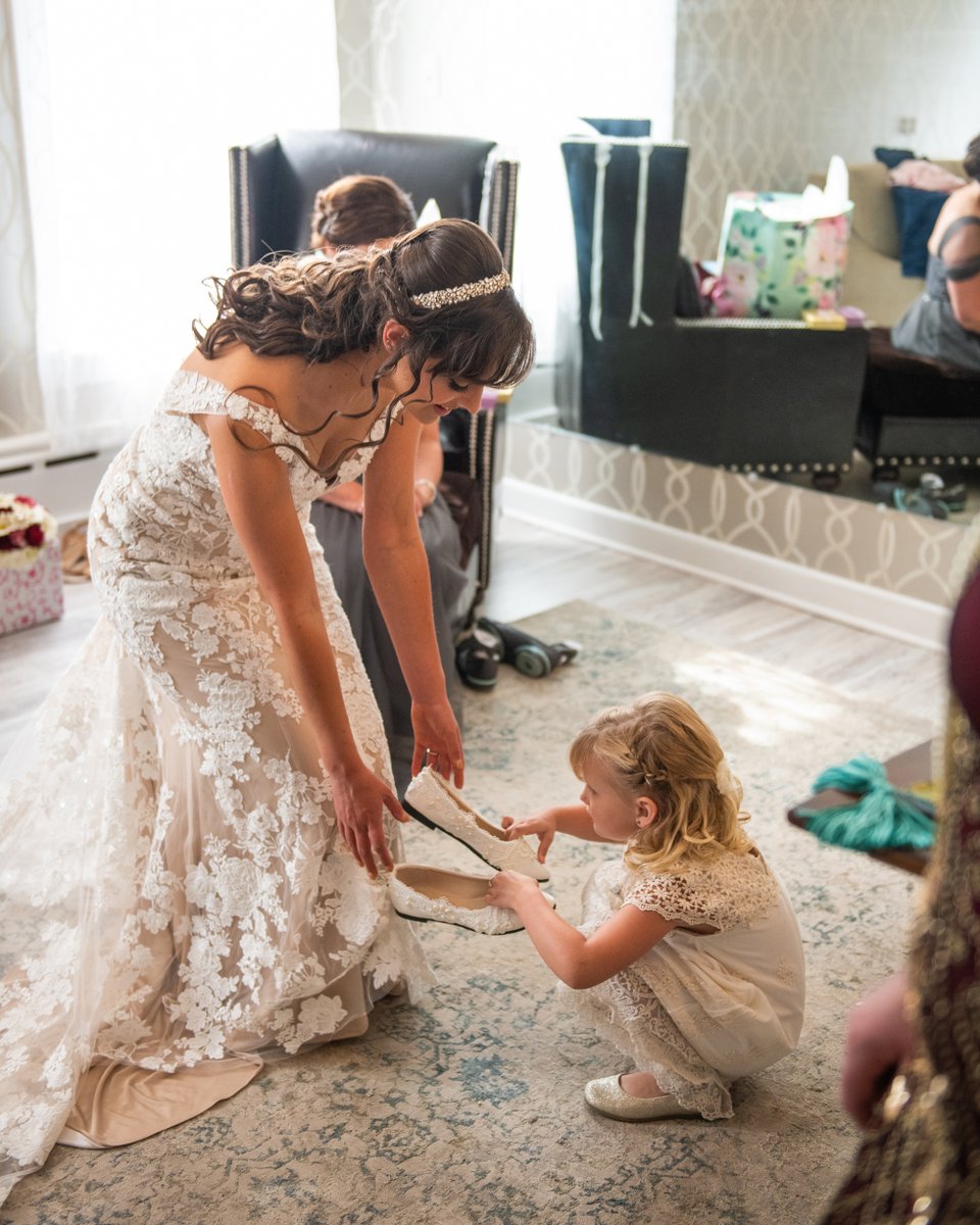 weddingsbyray's tweet photo. Cute moment where the flower girl helps the bride get into her wedding shoes #weddingday #flowergirl #bride #bridalprep #orlandowedding https://t.co/5RvpWk1kJA