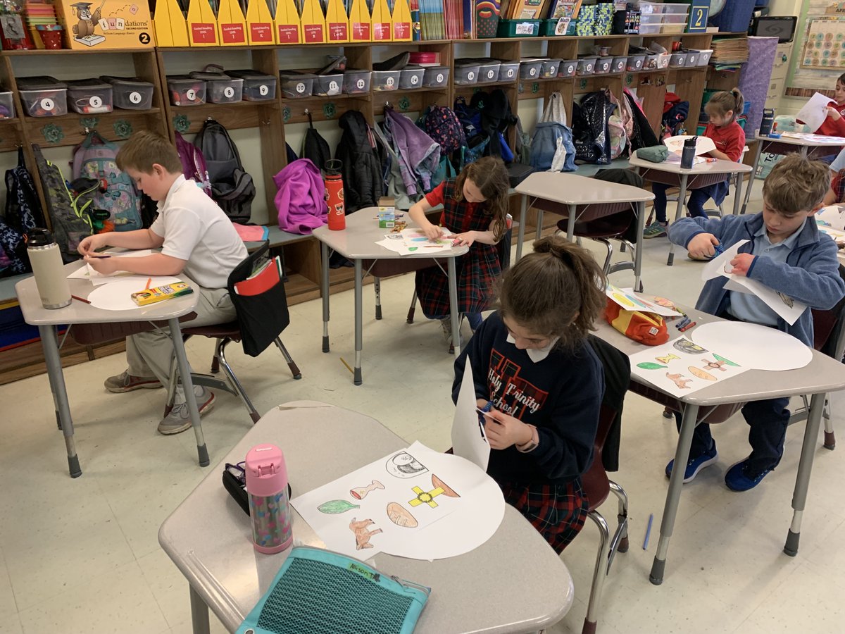 MrHessHTS's tweet photo. 2A is working hard to decorate and create a wreath that tells the story of Holy Week for their Retreat Day. https://t.co/r8WLnWD2xT