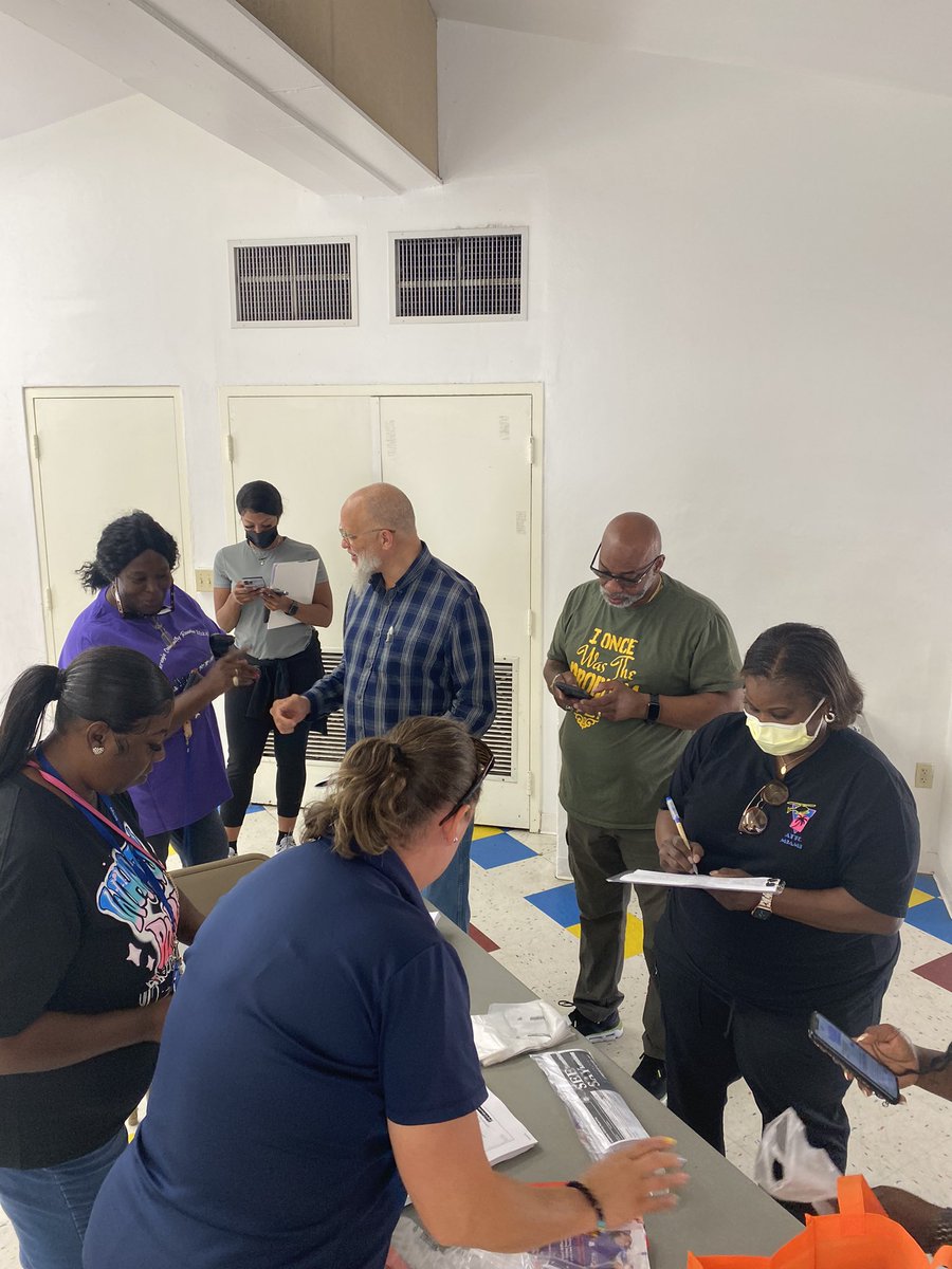 mdjsd's tweet photo. #HappeningNow
@WalkingOneStop preparation at Naranja Park.
We will be going door-to-door delivering much needed resources to the residents of #ourCounty in the South District.
#mdJSD https://t.co/4ukTbJYVLm