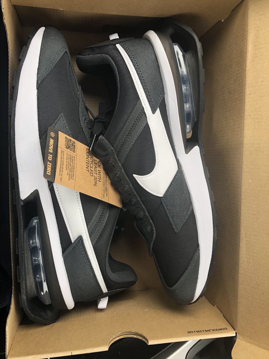 DZet24's tweet photo. Pięknie wjadą do dresiku 😍😉 #TeamAirmax https://t.co/bh9074gnRl