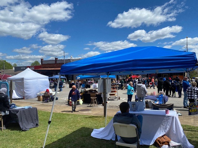 Toget_HERHealth's tweet photo. Had a fantastic day kicking off #OperationWipeOut and talking #CervicalCancer prevention at Friday’s LaFayette Day event. Great turnout, amazing start for a program that will save women's lives in AL.

We'll be back in LaFayette for our Apr 30th event! 

https://t.co/ziduXEd4AZ https://t.co/5w5RPf6NR5