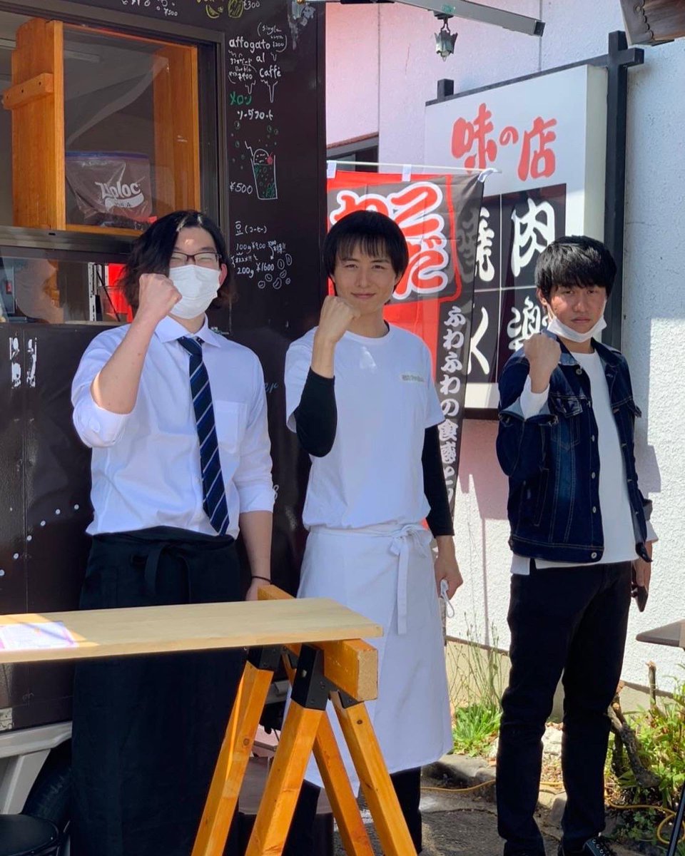 GiftProject_01's tweet photo. お疲れ様です
うどん屋を退職した後キッチンカーで
ドリンク販売をされているbeees様より
我々のジェラートとコラボしたいと
オファーを頂きました^ ^
商品同士でのコラボは初めてです
昨晩beees様の事務所にて
試作に行いました
コラボ商品お楽しみに!
#beees #ジェラート
#コラボ #岐阜 https://t.co/6J3v8rzWj8