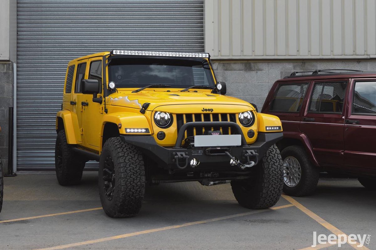 jeepeycom's tweet photo. This @stormjeeps Wrangler JKU has had some further upgrades to the lights.
JW speaker headlights, indicators and fog lights,
Vision X 51" LED light bar and 3.7" Optimus pillar lights. Both these vision X lights feature a Halo back running light. 

#wrangler #jeepey #stormjeeps https://t.co/e2QwTtQnTi
