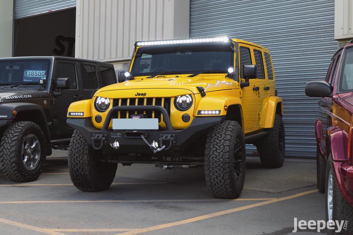 jeepeycom's tweet photo. This @stormjeeps Wrangler JKU has had some further upgrades to the lights.
JW speaker headlights, indicators and fog lights,
Vision X 51" LED light bar and 3.7" Optimus pillar lights. Both these vision X lights feature a Halo back running light. 

#wrangler #jeepey #stormjeeps https://t.co/e2QwTtQnTi