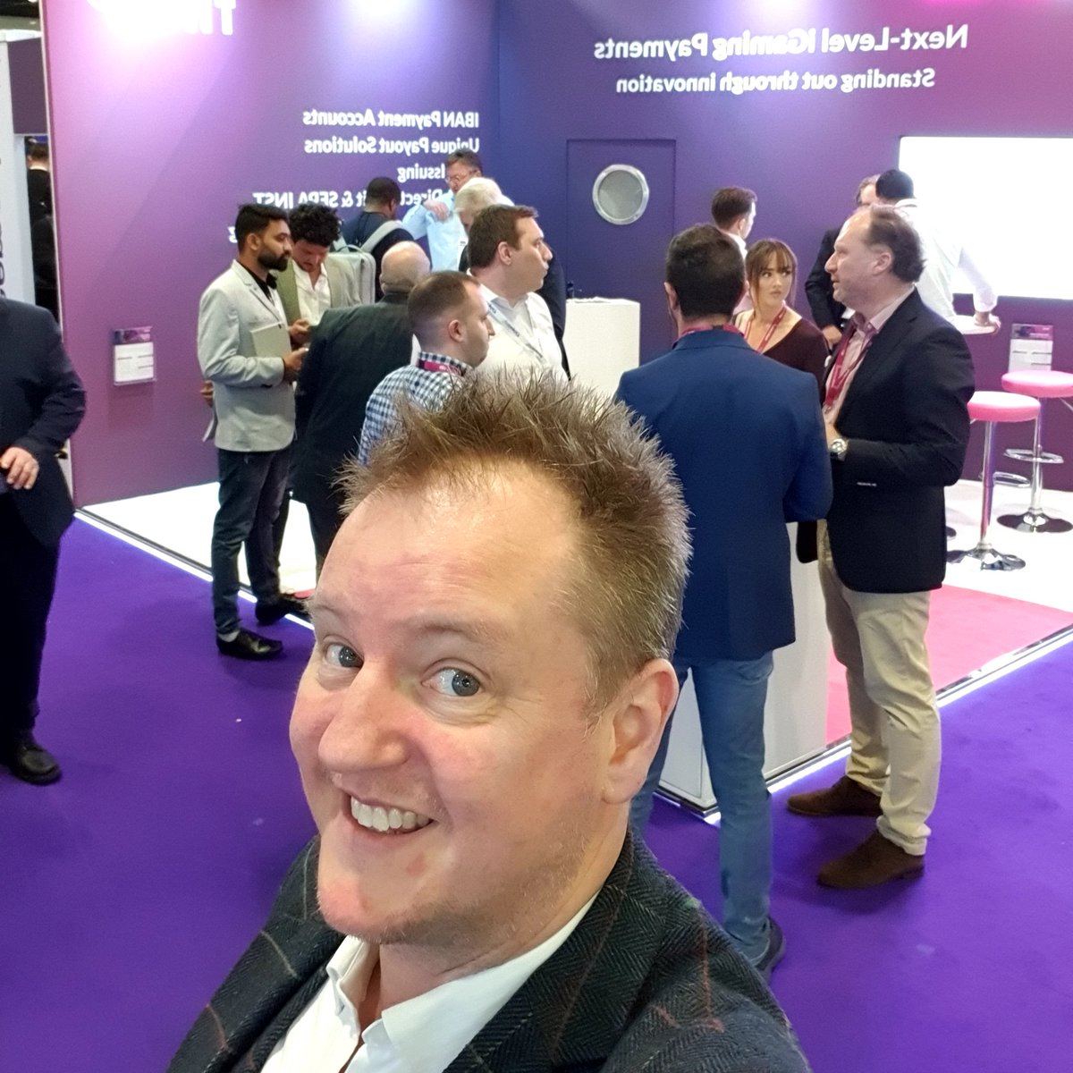 exhibitionmagic's tweet photo. Everybody busy! Day 2 #icelondon2022 at the @FinXP_official stand! #epayments #tradeshowmagic https://t.co/5RNWVPmrwB