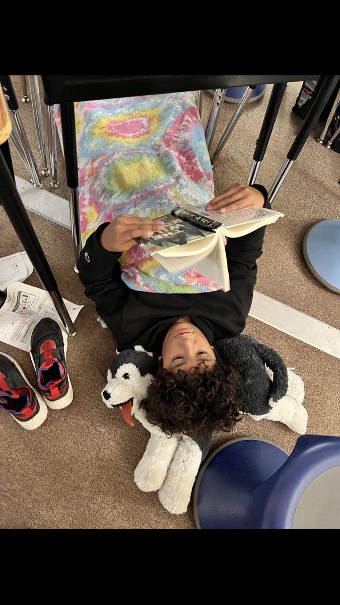 IESCougars's tweet photo. We had an AMAZING D.E.A.R. Day yesterday! There’s nothing better than snuggling up with a good book. 💙📚💙 @JISDLibraries @Jarrell_ISD https://t.co/wyWFgNcdmR