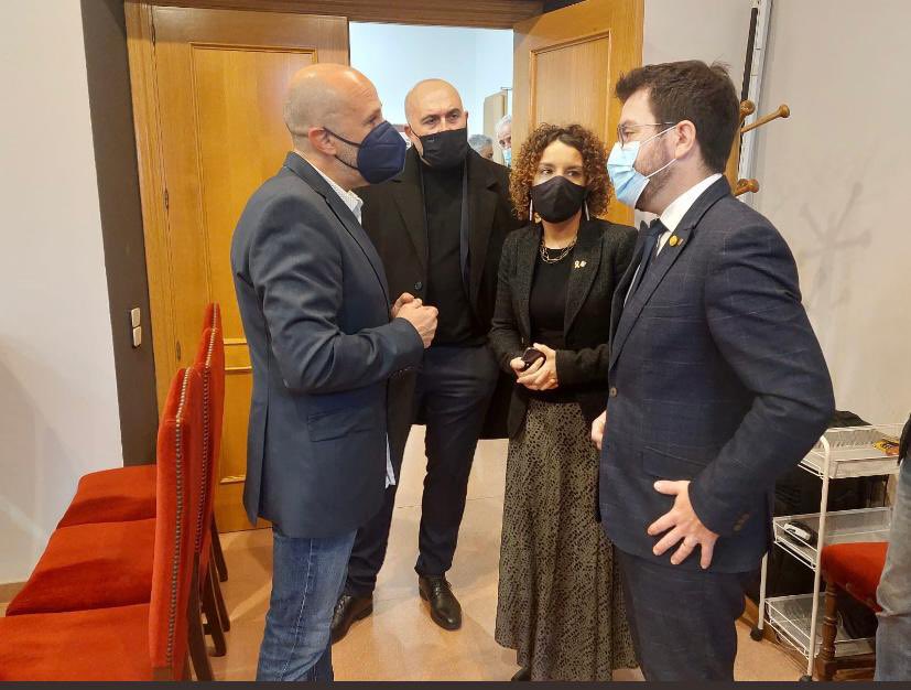 pepsantapau's tweet photo. Molt contents per la visita a @ajsantapau del MHP @perearagones, de la delgada @govern @laia_co i del DST @cultura_cat @JosepCalataiud. 
Hem pogut explicar alguns del projectes amb els que estem treballant i hem aprofitat per demanar la col·laboració i suport del @govern https://t.co/BDapfFRFnZ