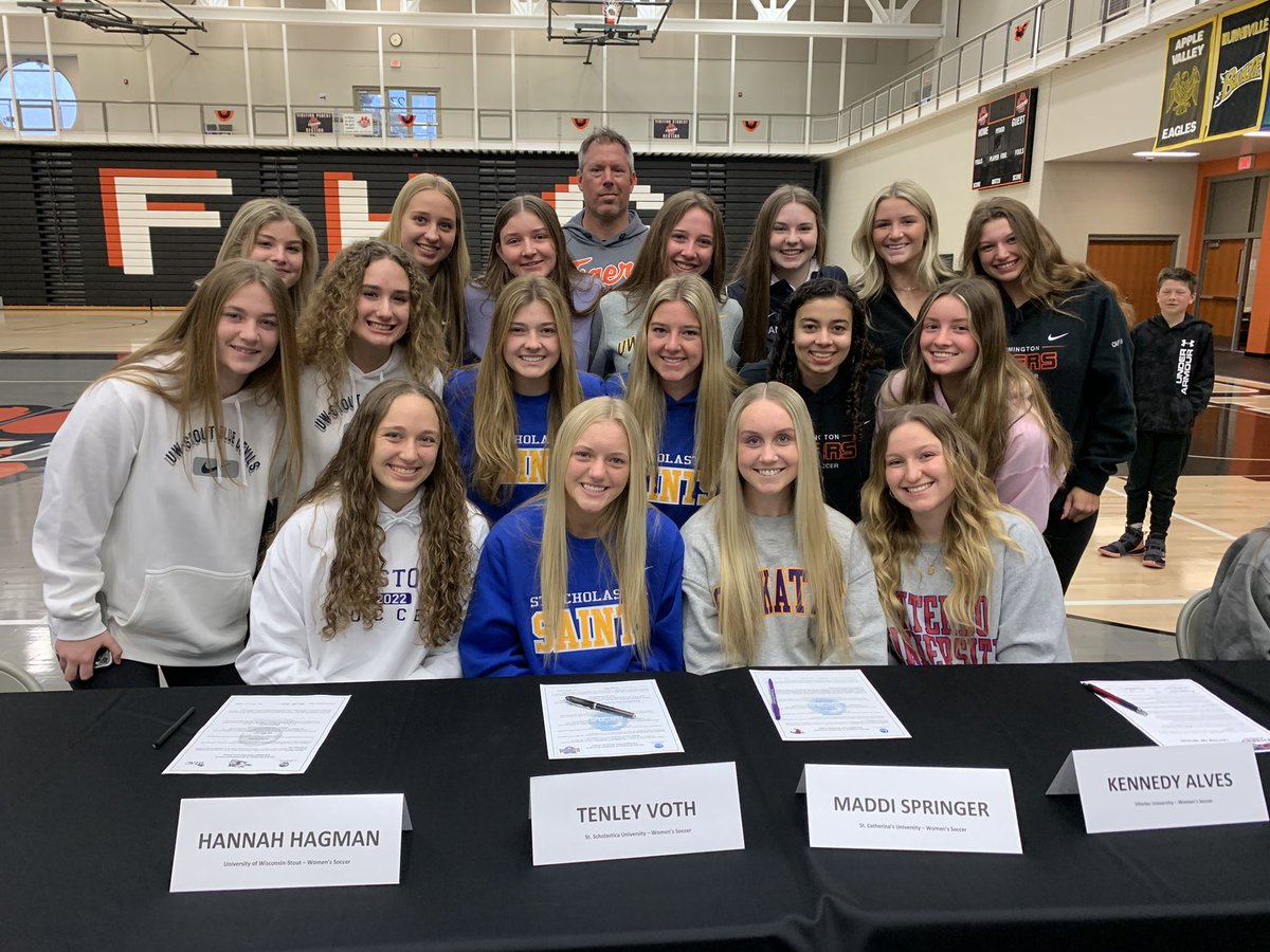 So proud of these 4! We all can’t wait to come watch and support you guys during your next chapter!🖤🧡
#Family