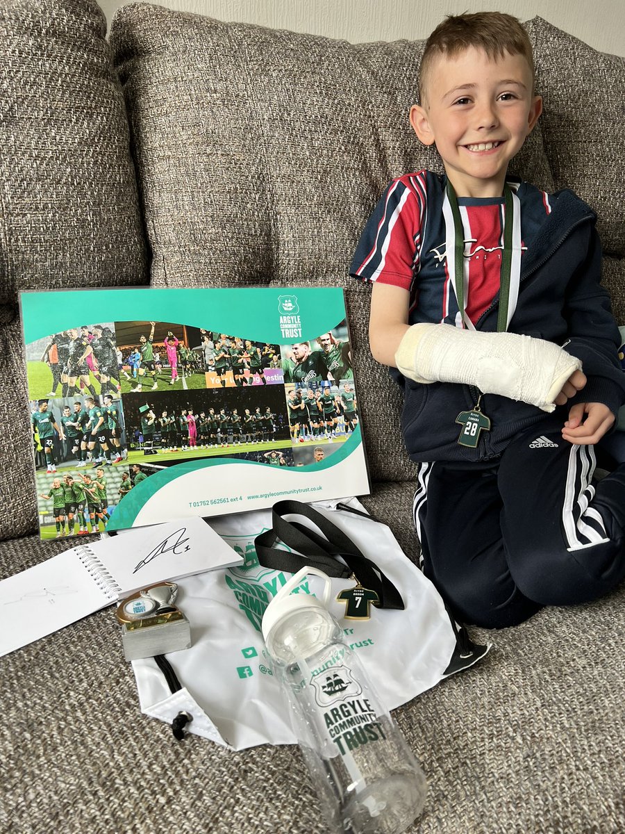 Can’t thank @only1argyle @PAFCCommunityTr enough. You have been so amazing and have put a smile back on Stanley’s face again today. You have gone above and beyond for him. He can’t wait to see you all Monday and thank you all in person⚽️💚🥅