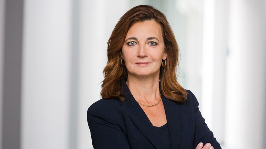 WSkandal's tweet photo. Finanzaufsicht: Bafin-Exekutivdirektorin Béatrice Freiwald wehrt sich offenbar gerichtlich gegen drohenden Ra..  - https://t.co/h2257SyiRo https://t.co/EytRTJxkYn