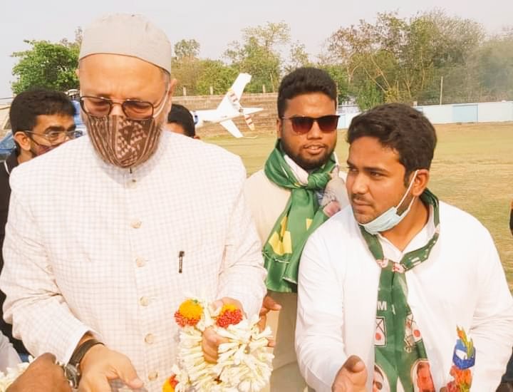 asansol_aziz's tweet photo. One year of this #Historical moment in #Asansol of our #Leader @asadowaisi sir @aimim_national
Along with. @Md_MajidHussain ,@asansol_aziz

#Jaybhim #Jaymim.
#Aimim_Zindabad. https://t.co/9mtTZ5HhEy